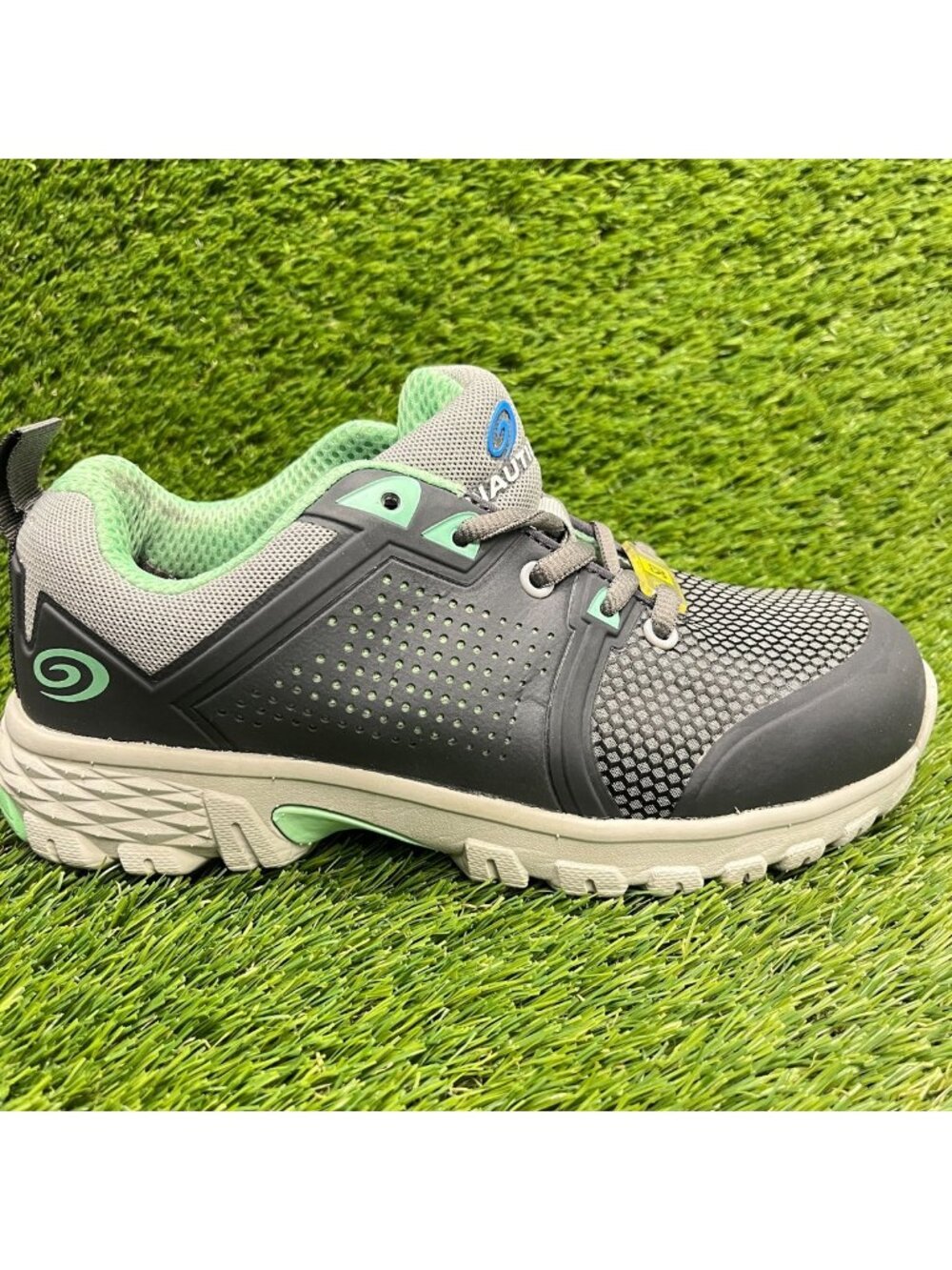 Nautilus Zephyr Womens Size 6 Gray White Alloy Composite Safety Toe Work Shoes